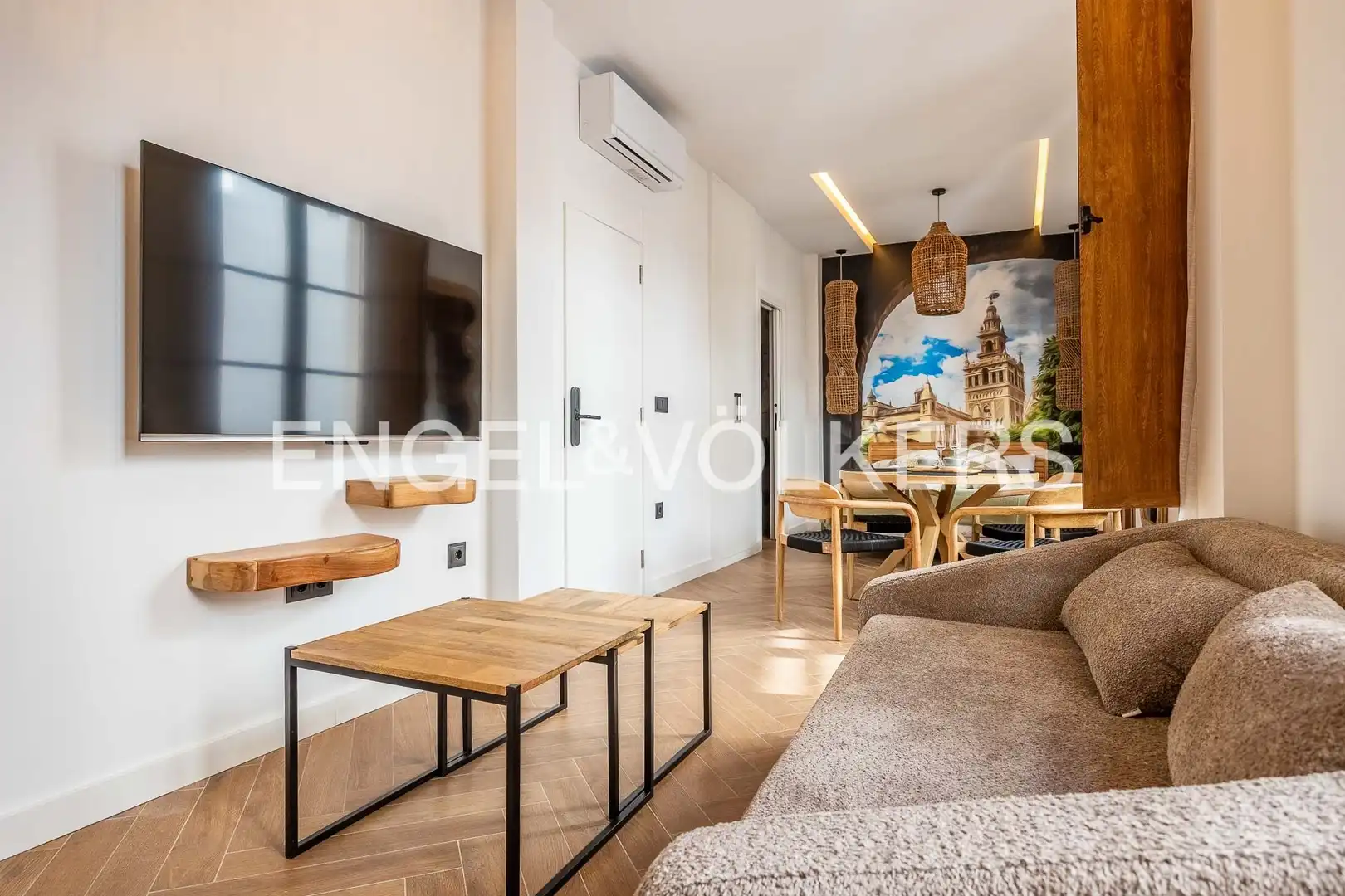 Sala d'estar de Casa o xalet en venda en Sevilla amb Aire condicionat, Calefacció i Moblat