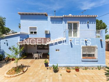Haus mit Pool zum Verkauf in El Montgó
