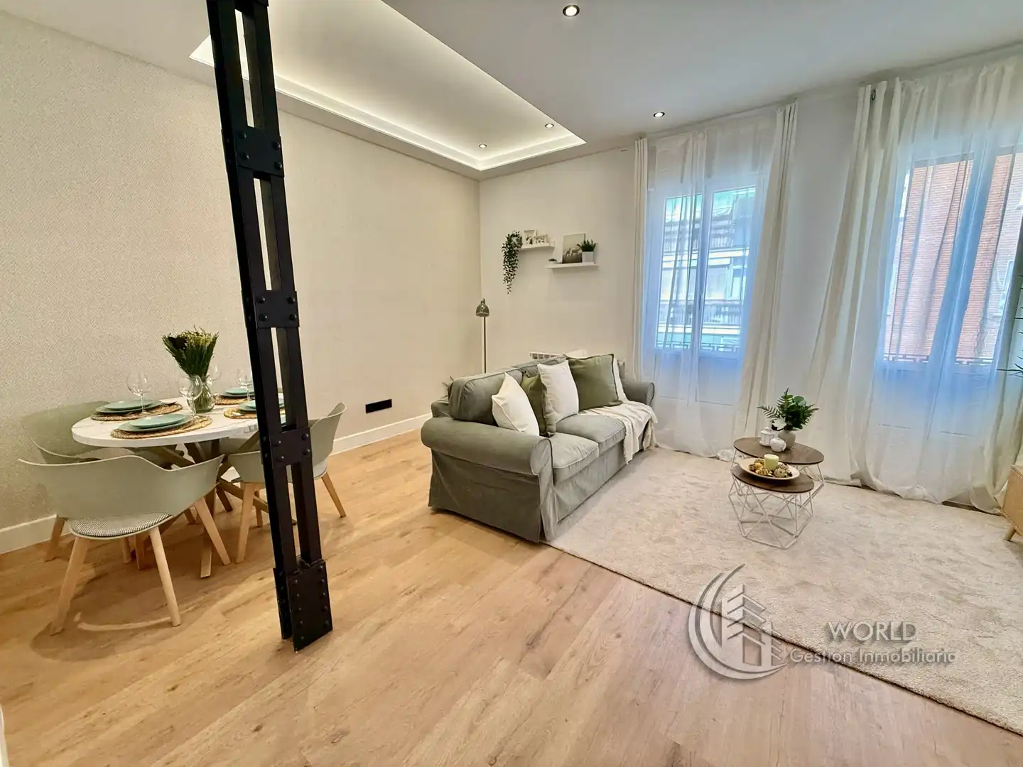 Living room of Flat for sale in Madrid  with Air Conditioner, Heating and Furnished