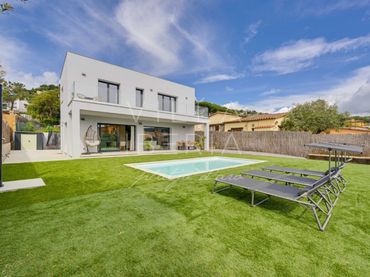 Casa con piscina in vendita a Calle Tordera 3