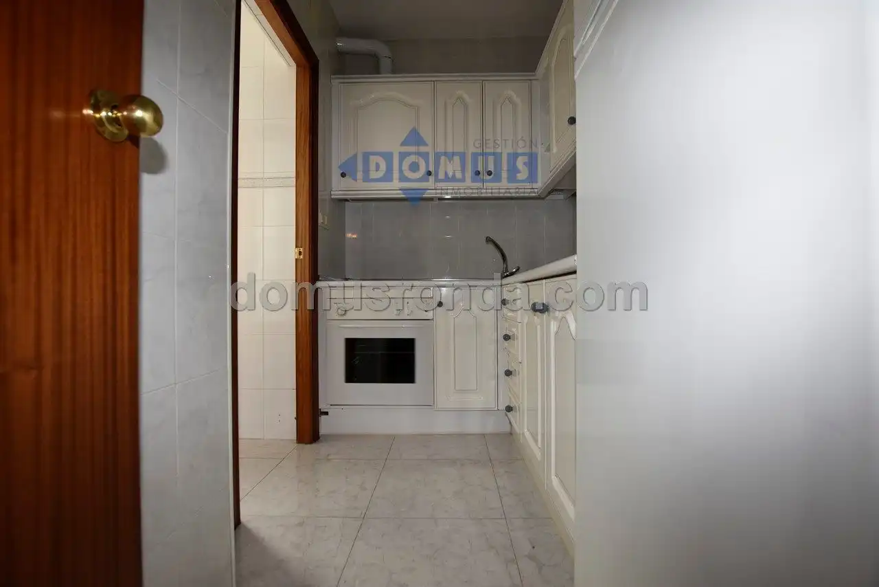 Cocina de Piso en venta en Ronda con Trastero, Amueblado y Lavadora