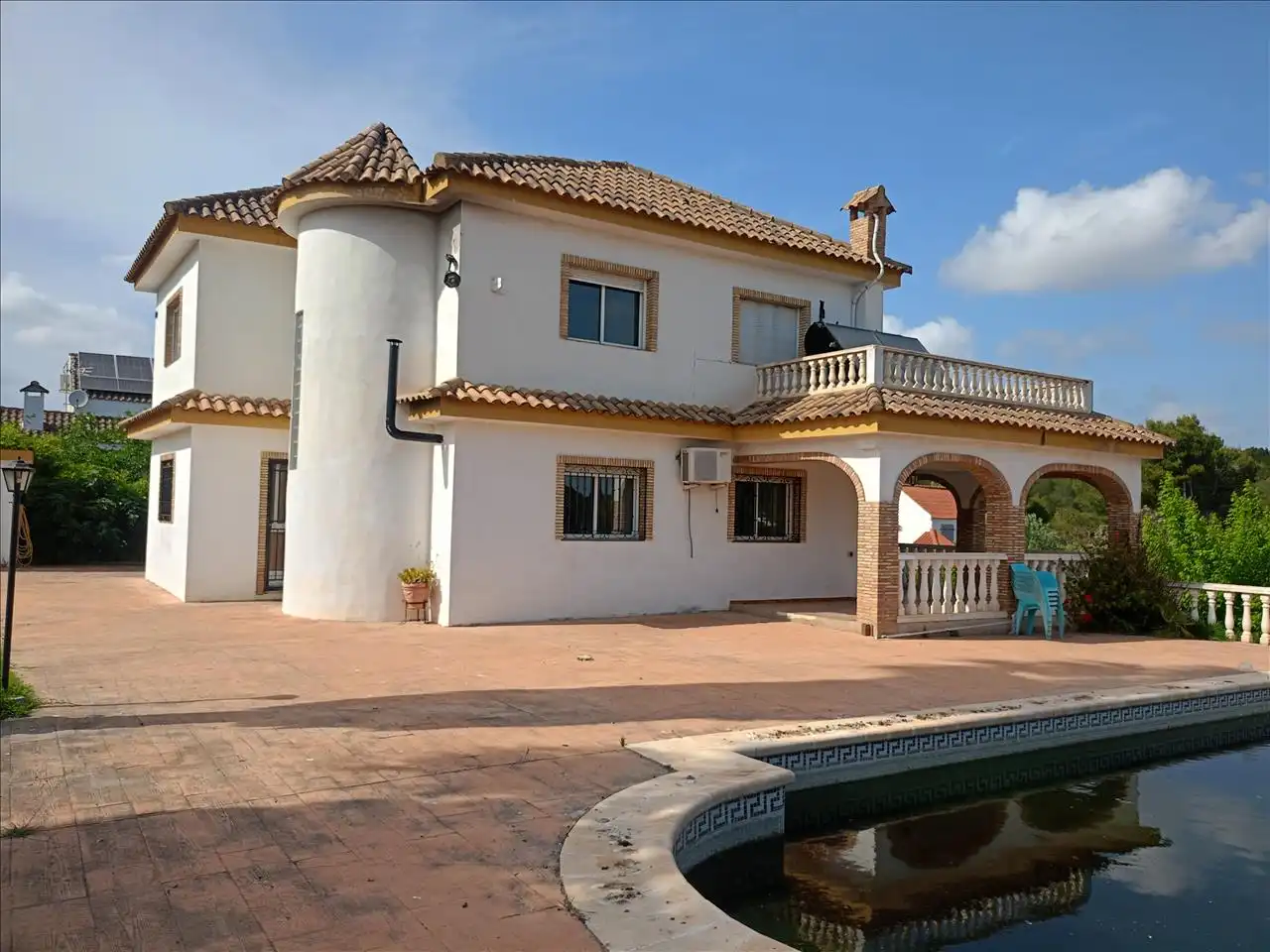 Vista exterior de Casa o xalet en venda en Chiva amb Calefacció, Jardí privat i Terrassa