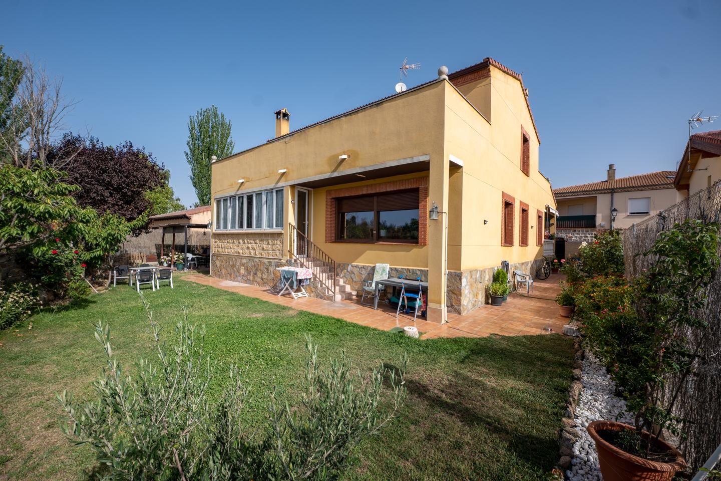 Exterior view of House or chalet for sale in Ávila Capital  with Heating, Private garden and Terrace