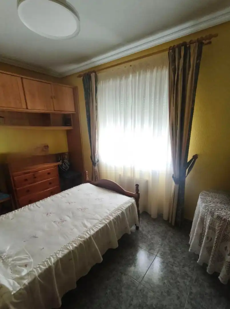 Dormitori de Casa adosada en venda en Montearagón amb Aire condicionat i Calefacció