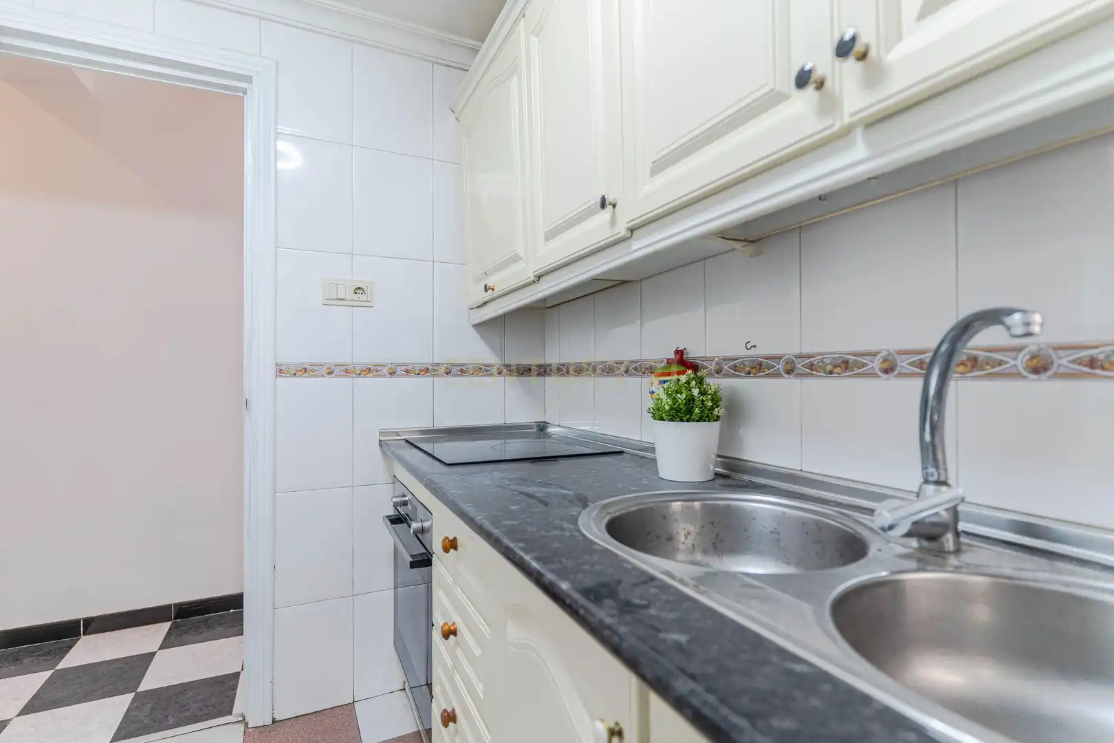 Kitchen of Flat for sale in Granada  with Air Conditioner and Balcony
