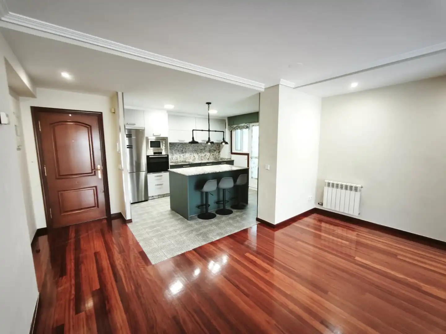 Cocina de Piso de alquiler en Vigo  con Calefacción, Parquet y Horno