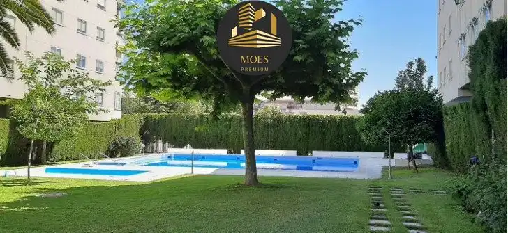 Piscina de Pis de lloguer en Jaén amb Aire condicionat i Calefacció