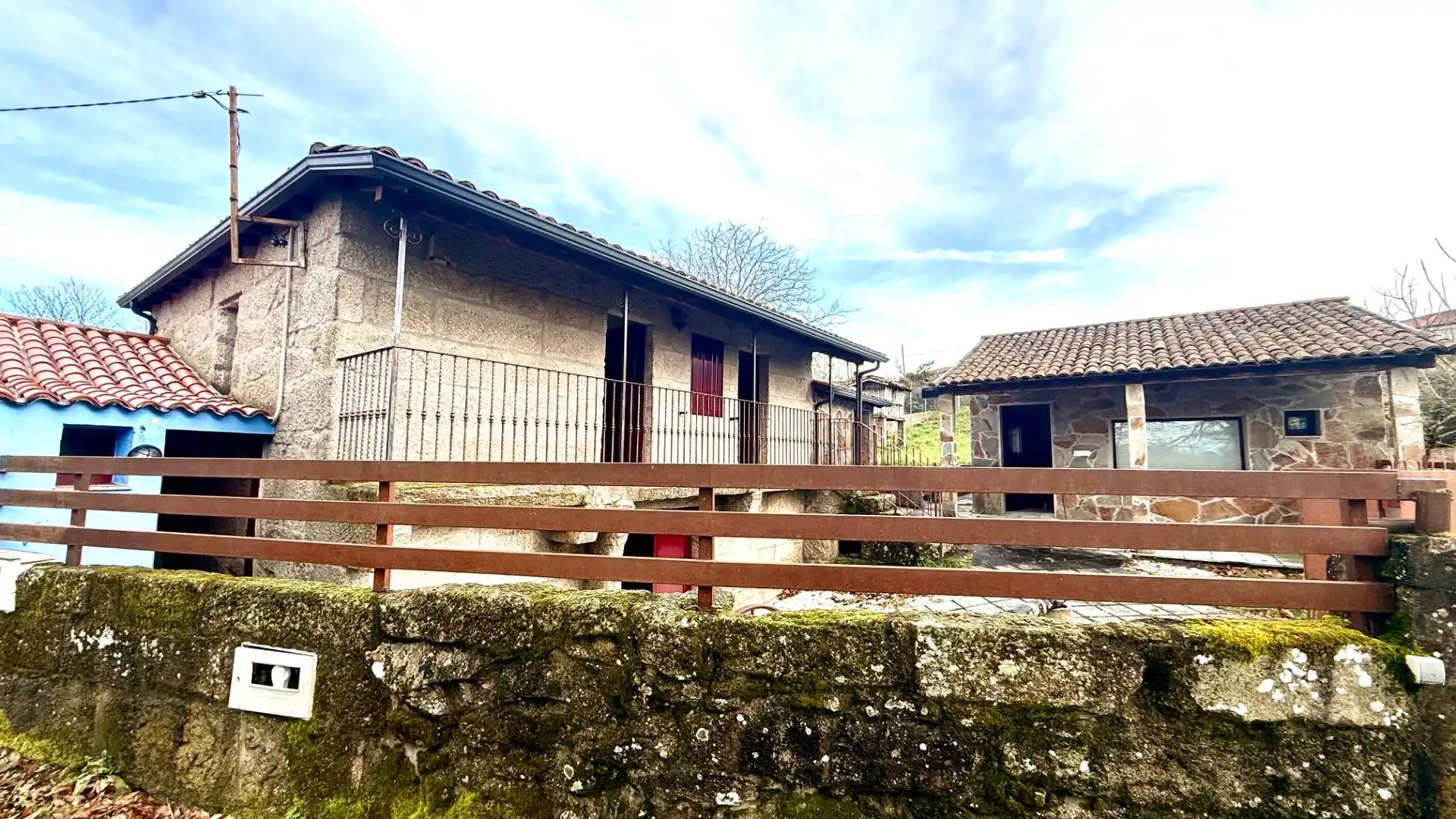 Vista exterior de Finca rústica en venda en A Merca   amb Jardí privat, Terrassa i Traster