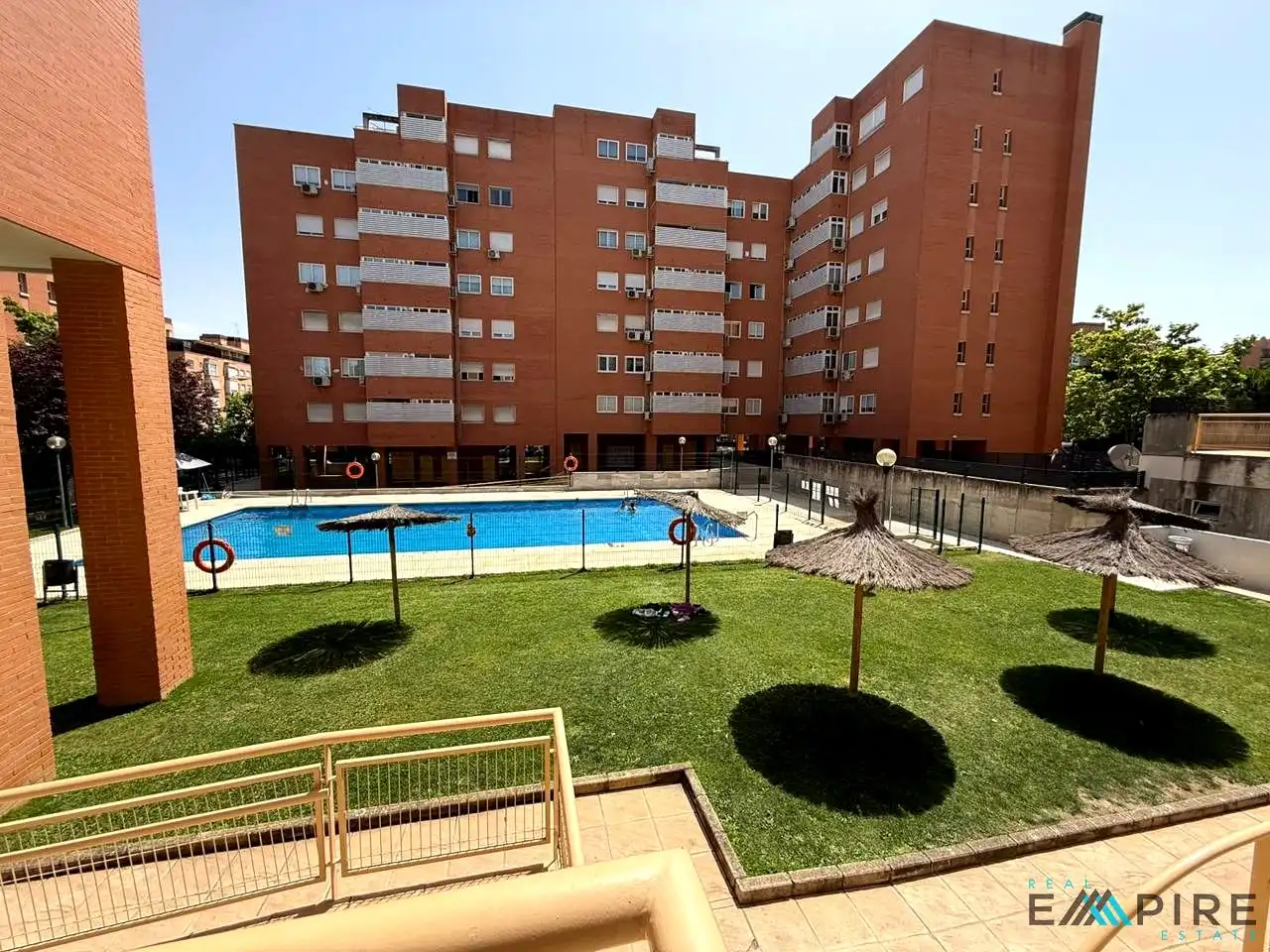 Vista exterior de Piso en venta en Madrid con Calefacción, Trastero y Piscina