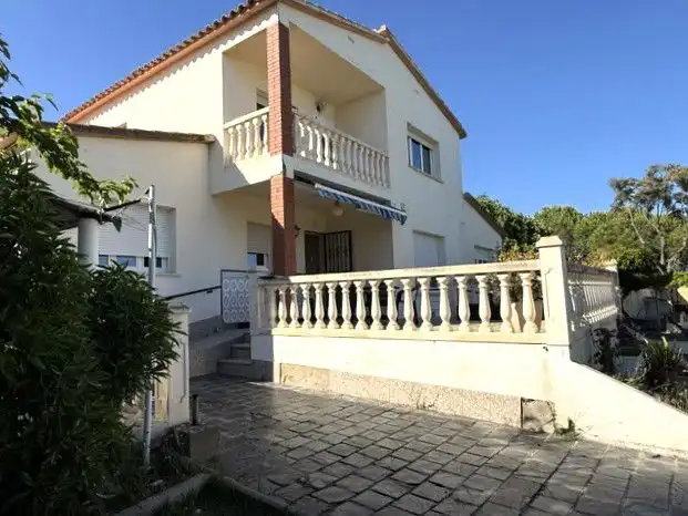 Vista exterior de Casa o chalet en venta en Vilanova i la Geltrú con Calefacción y Terraza