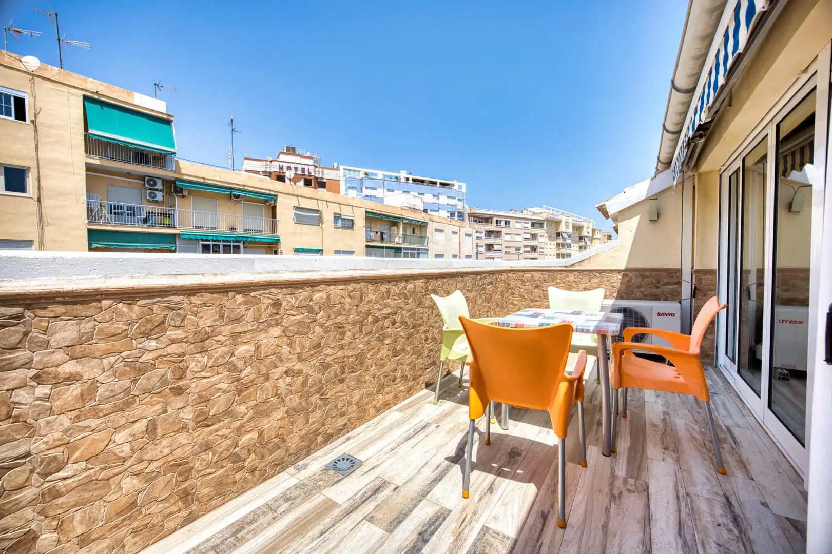 Terrasse von Wohnungen zur Miete in El Campello mit Klimaanlage, Terrasse und Möbliert