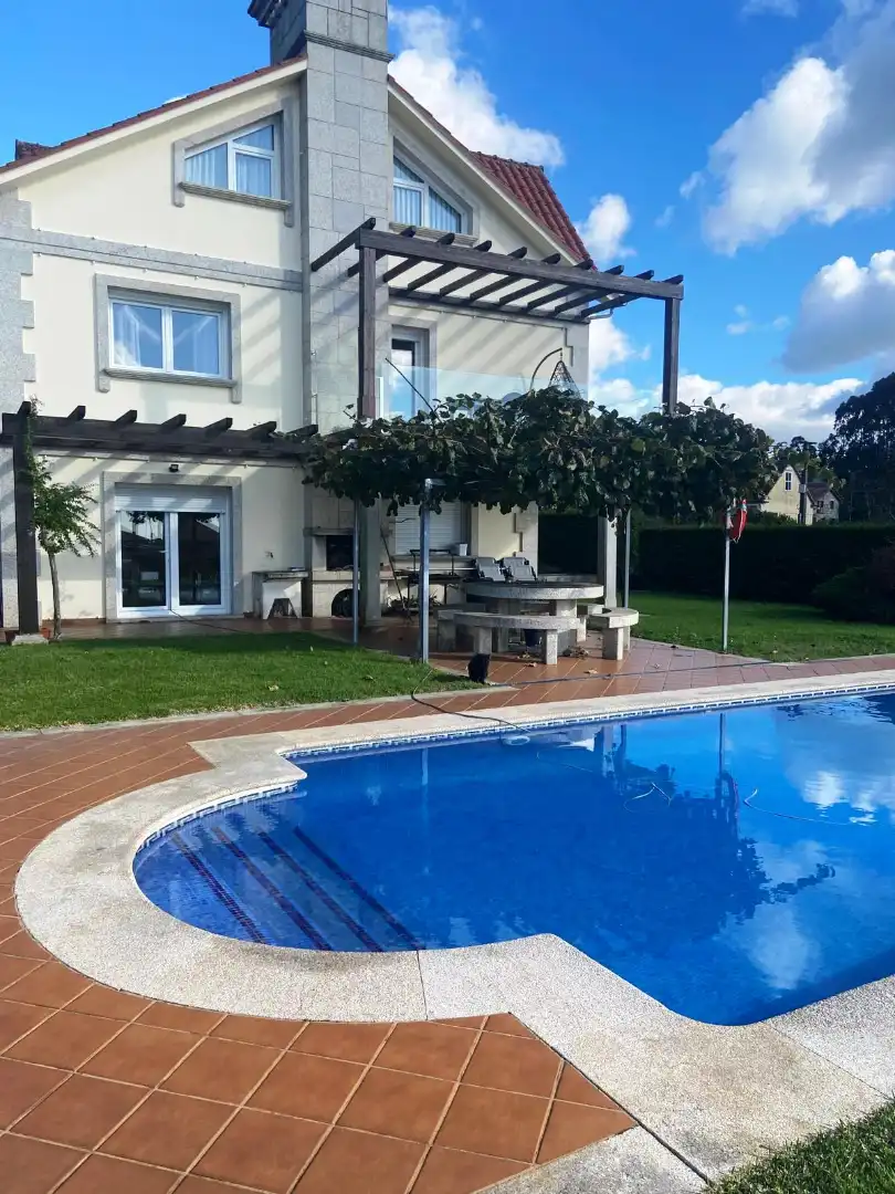 Piscina de Casa o xalet de lloguer en Cangas  amb Calefacció, Jardí privat i Terrassa
