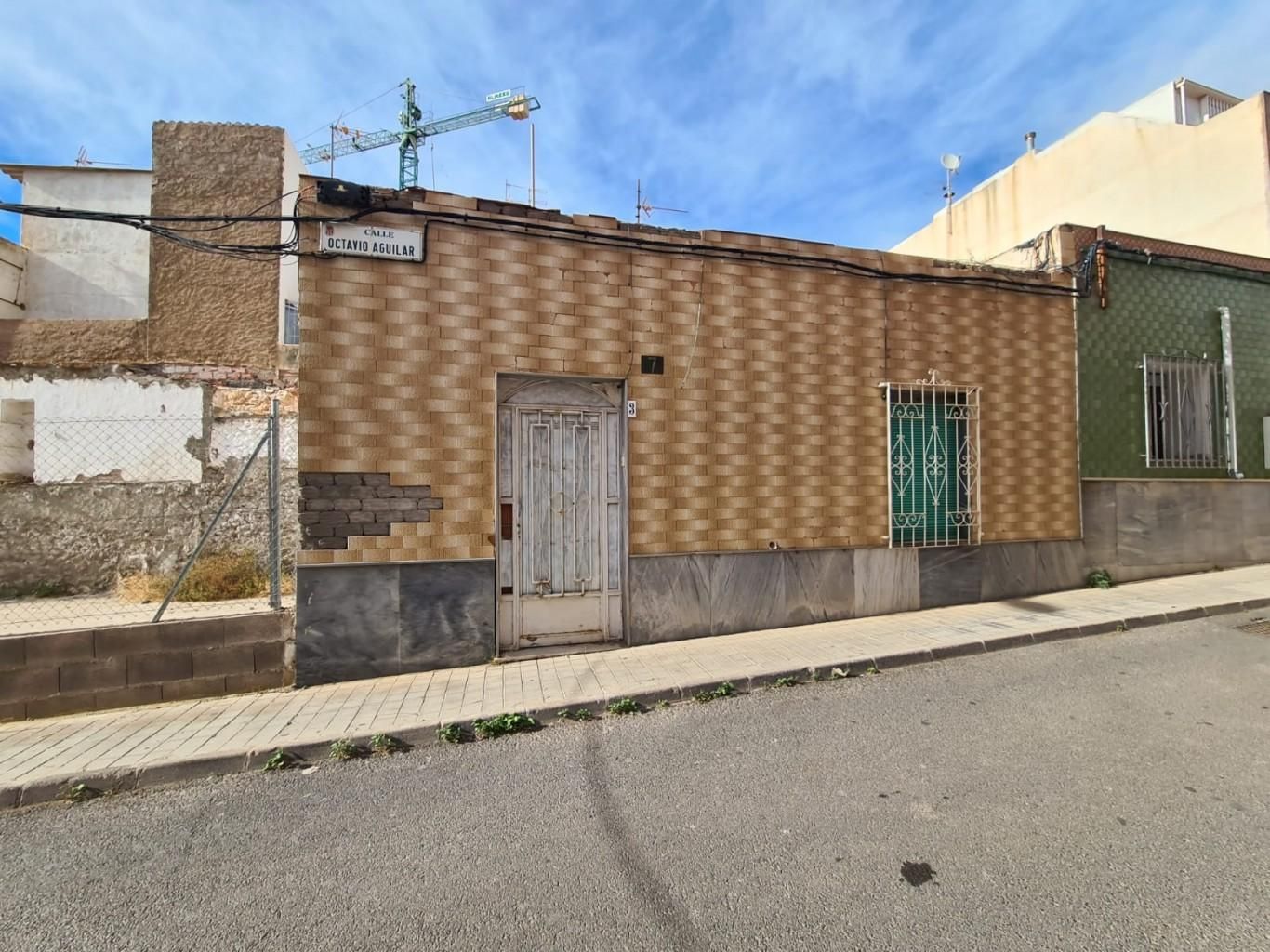 Außenansicht von Residential zum verkauf in  Almería Capital