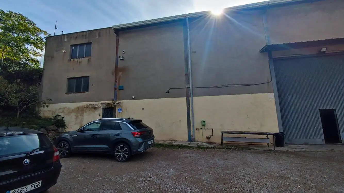 Vista exterior de Nave industrial en venta en Vallirana
