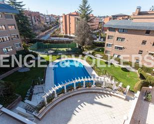 Piscina de Àtic de lloguer en Pozuelo de Alarcón amb Terrassa i Balcó