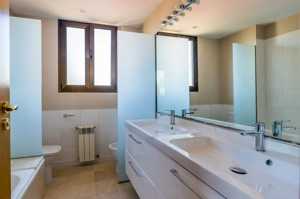 Bathroom of Attic for rent in  Palma de Mallorca  with Air Conditioner, Heating and Terrace