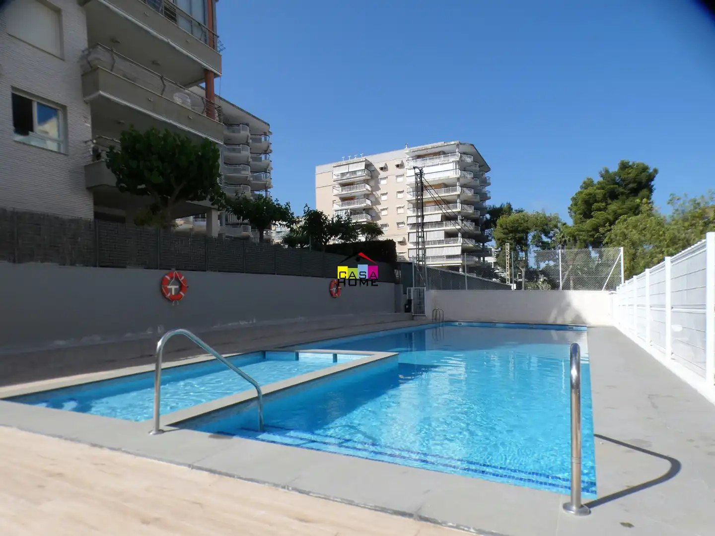 Piscina de Apartament en venda en Benicasim / Benicàssim amb Aire condicionat, Terrassa i Traster