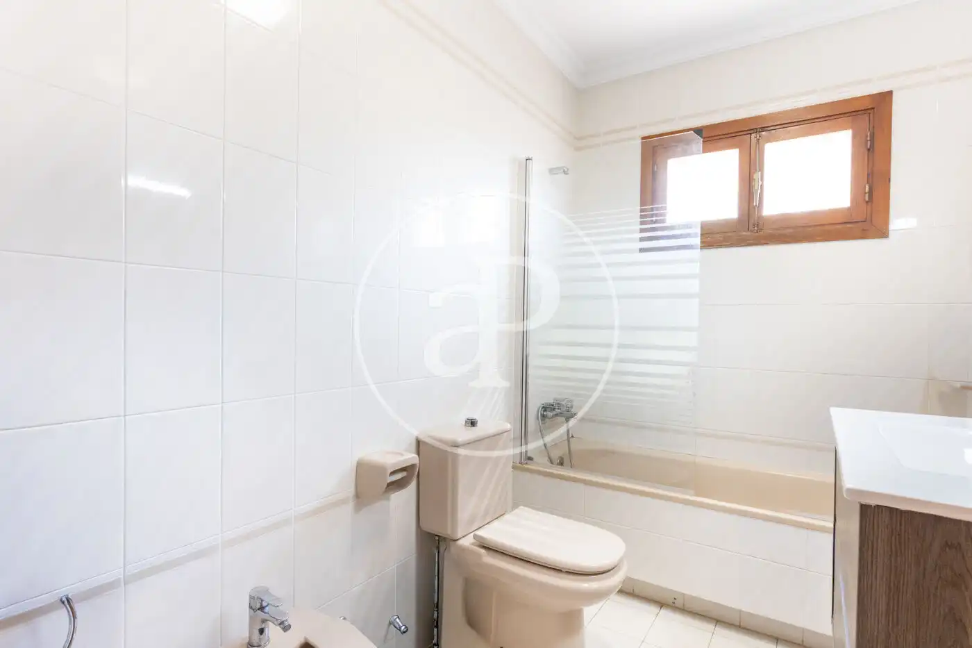 Baño de Casa o chalet en venta en El Puig de Santa Maria con Aire acondicionado, Calefacción y Jardín privado