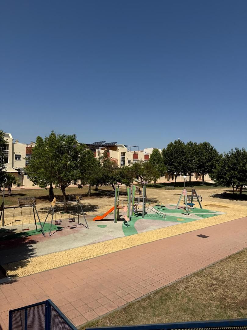 Vista exterior de Pis en venda en Alcalá de Guadaira amb Terrassa i Piscina