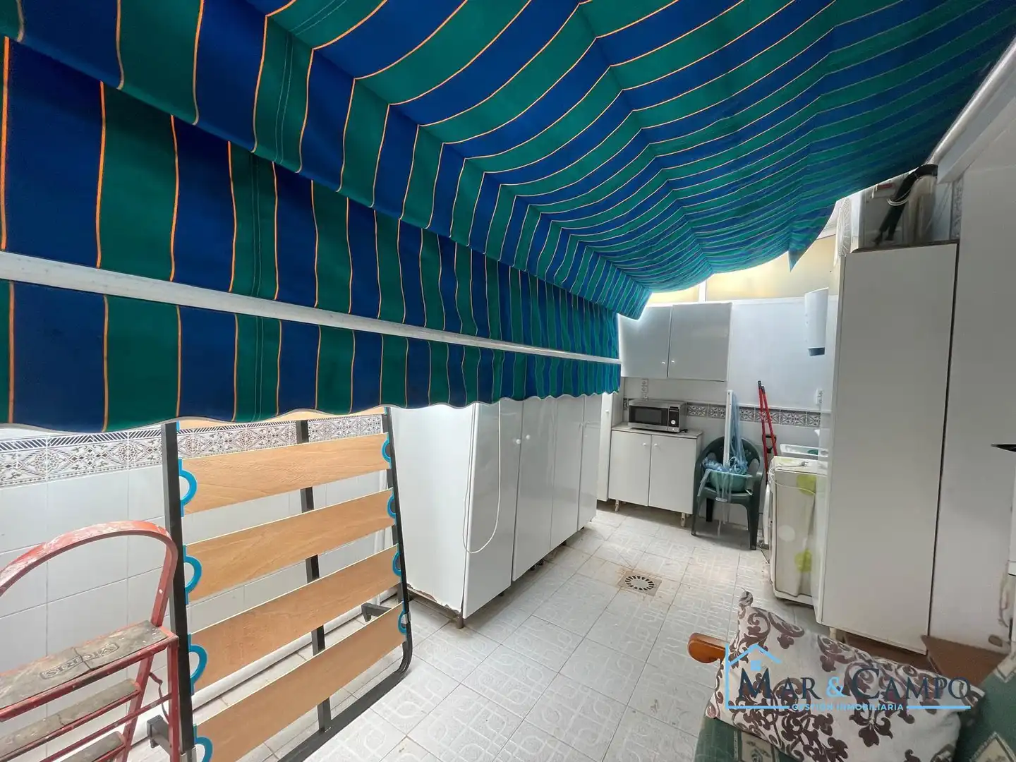 Cuina de Casa adosada en venda en Los Alcázares amb Aire condicionat, Jardí privat i Moblat