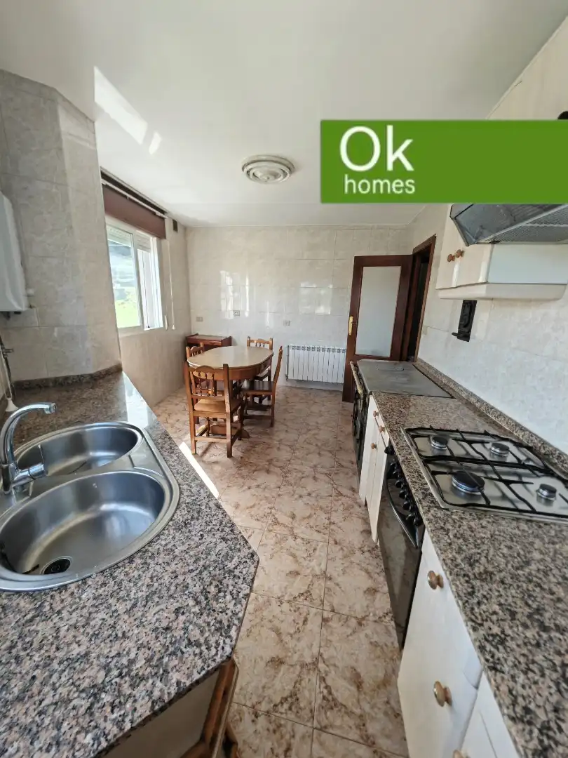 Cocina de Casa o chalet en venta en Friol con Calefacción, Jardín privado y Trastero