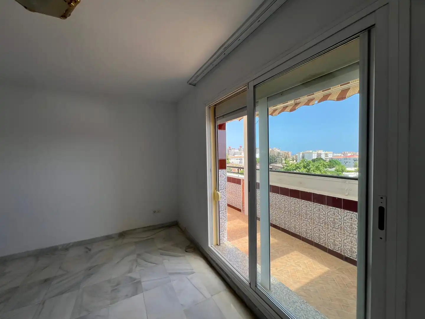 Schlafzimmer von Dachboden zum Verkauf in Torremolinos mit Klimaanlage, Heizung und Terrasse