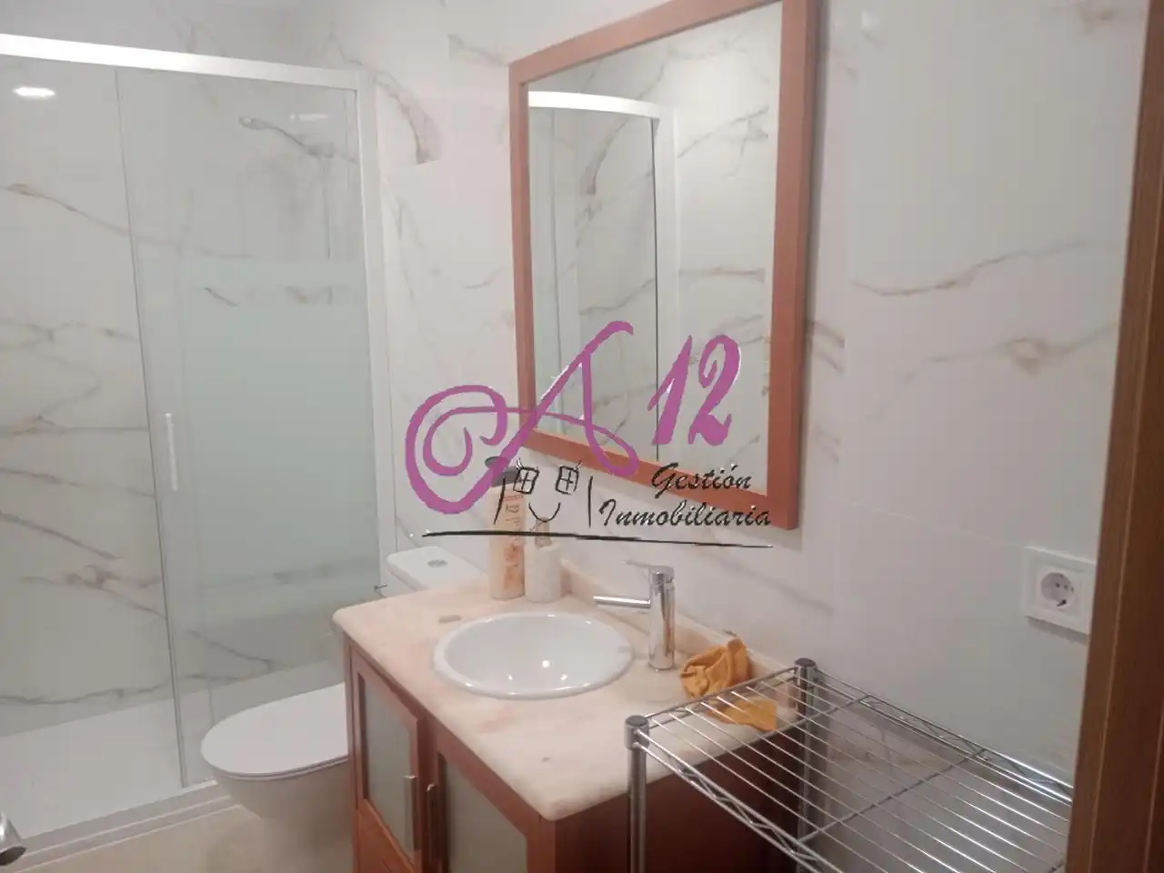 Bathroom of Flat for share in Burjassot  with Air Conditioner, Terrace and Furnished