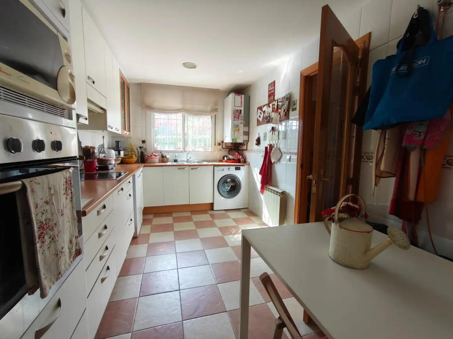 Cuina de Casa o xalet de lloguer en Sevilla la Nueva amb Aire condicionat, Calefacció i Terrassa