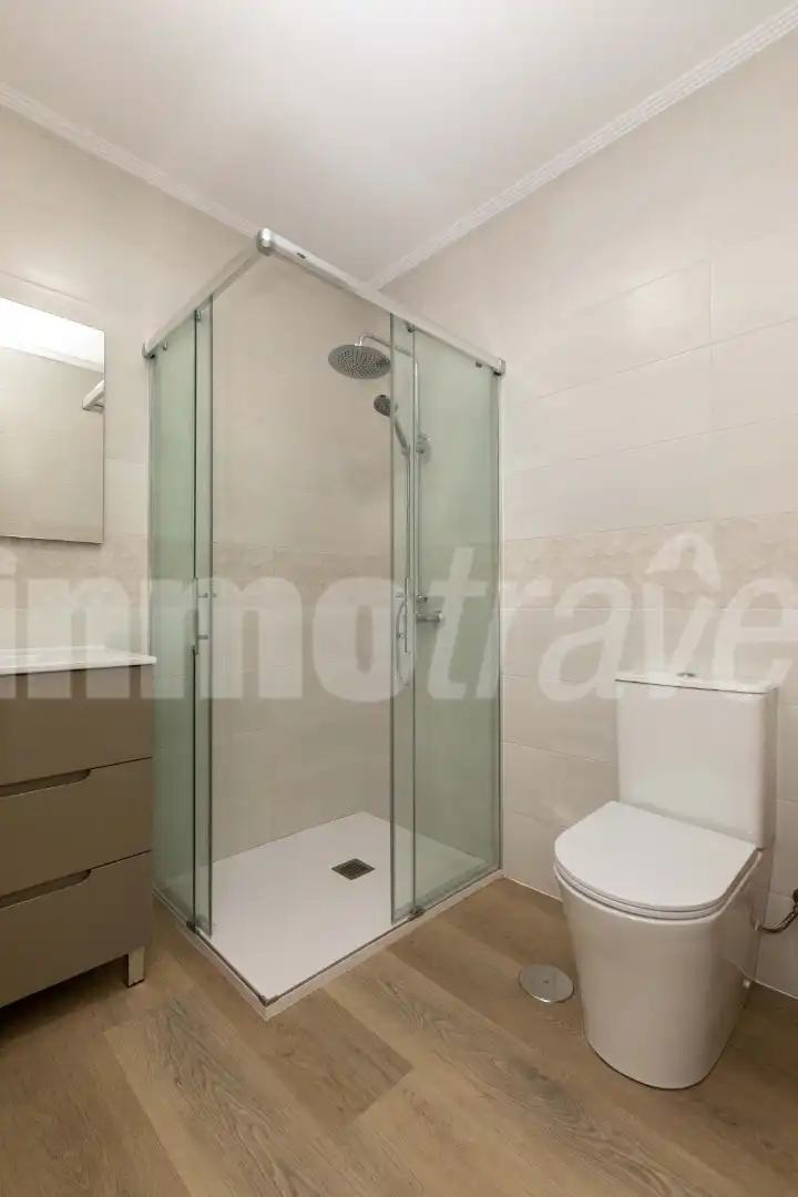 Bathroom of Flat for rent in Sanxenxo  with Heating, Parquet flooring and Furnished