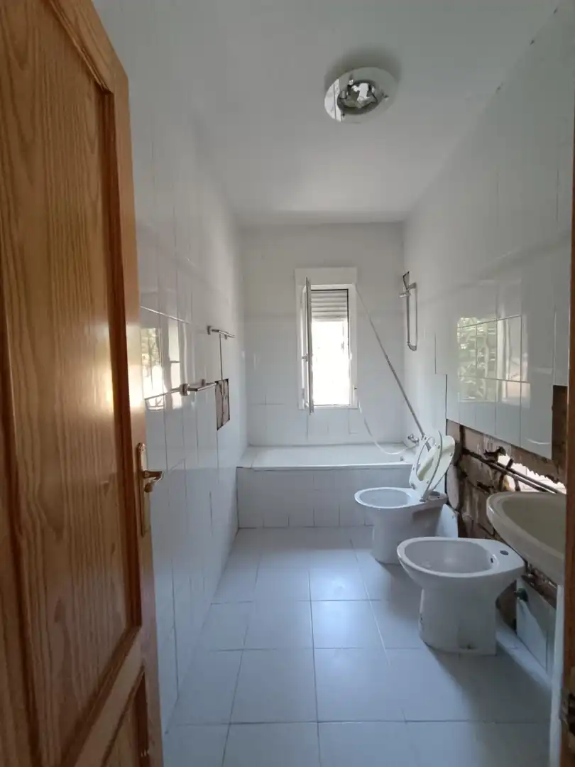 Bany de Casa o xalet en venda en Lillo amb Calefacció, Jardí privat i Traster
