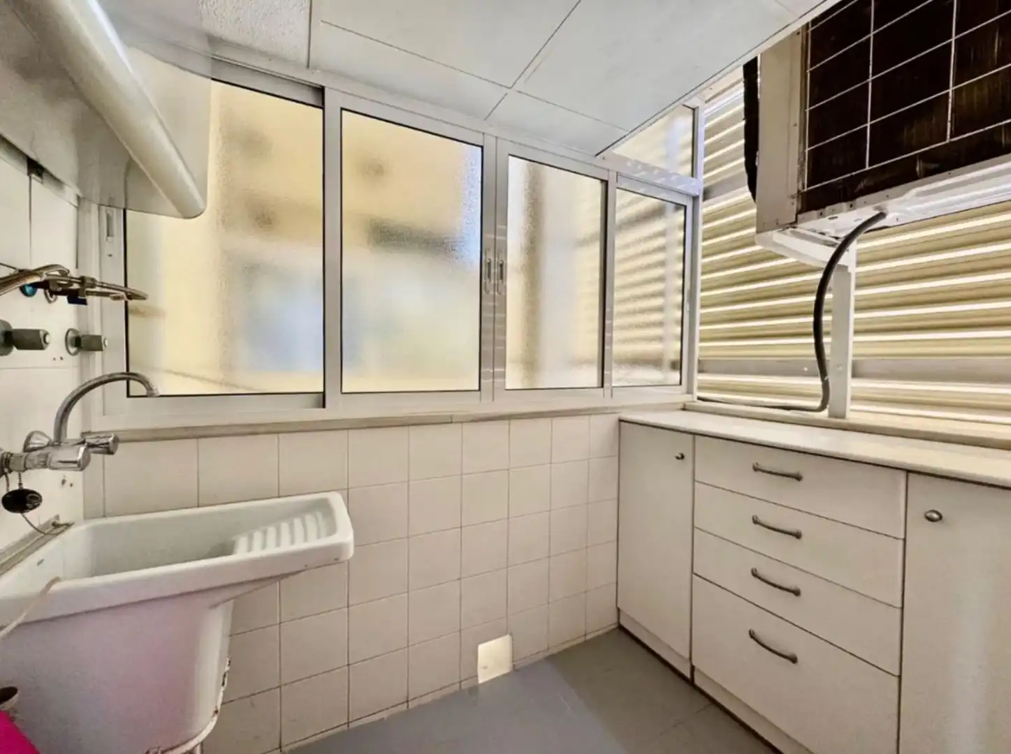 Badezimmer von Wohnungen zum Verkauf in Torremolinos mit Klimaanlage, Terrasse und Abstellraum