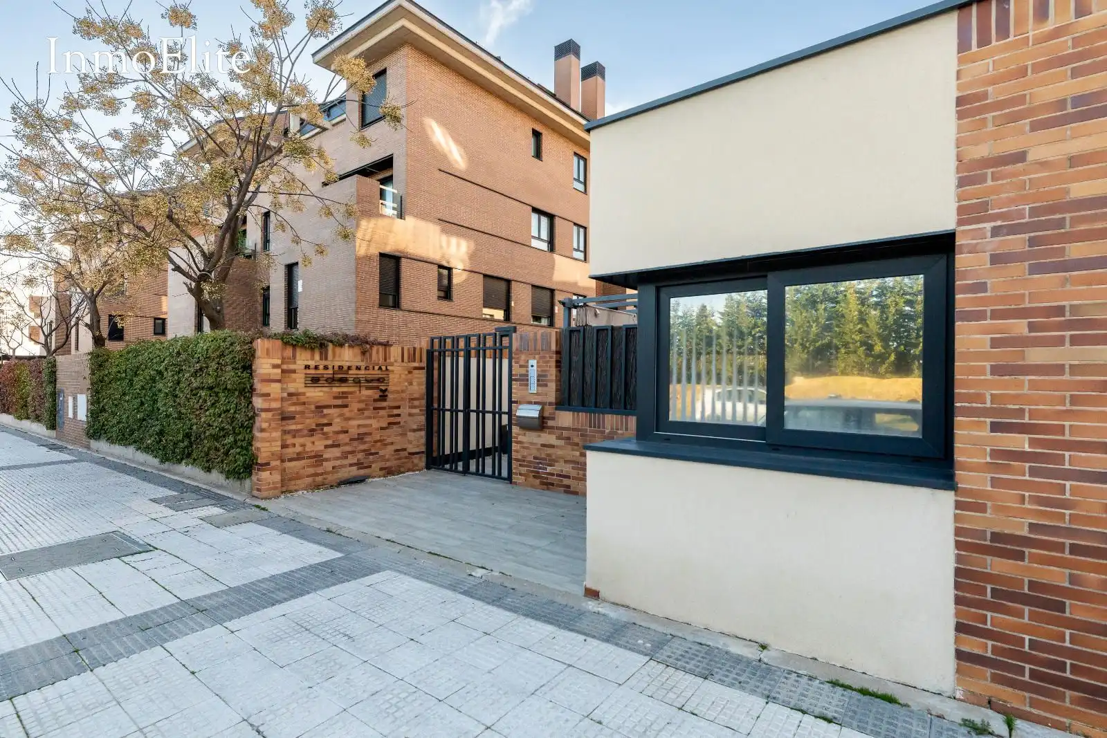 Außenansicht von Dachboden zum Verkauf in Majadahonda mit Klimaanlage, Heizung und Parkett