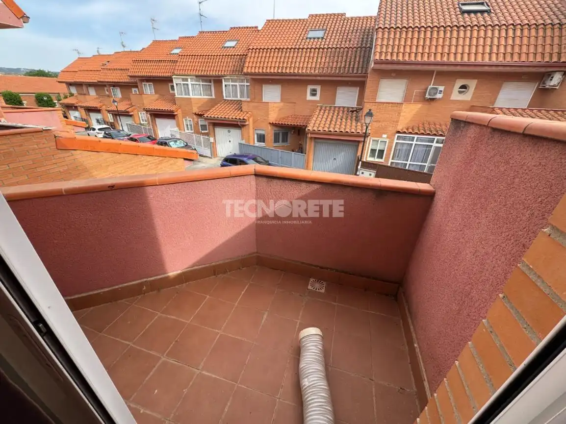 Terrassa de Casa adosada en venda en Yunquera de Henares amb Calefacció i Terrassa