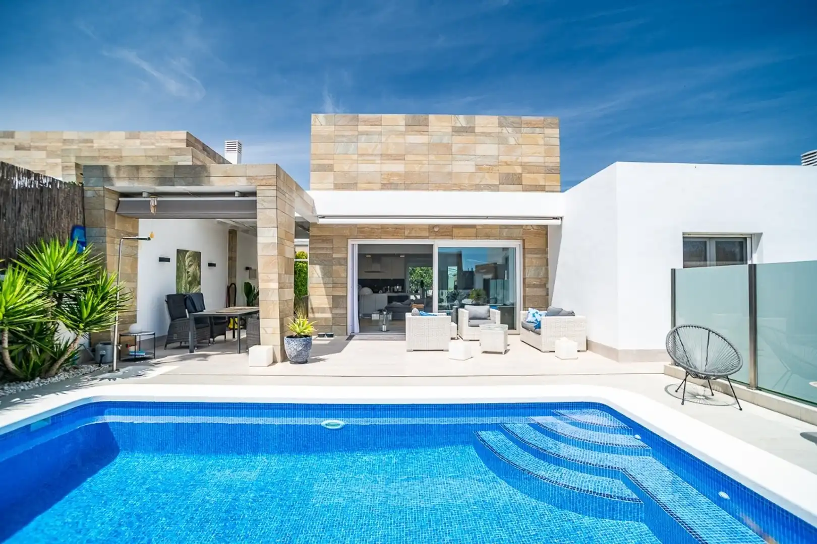 House with terrace for sale in Algorfa