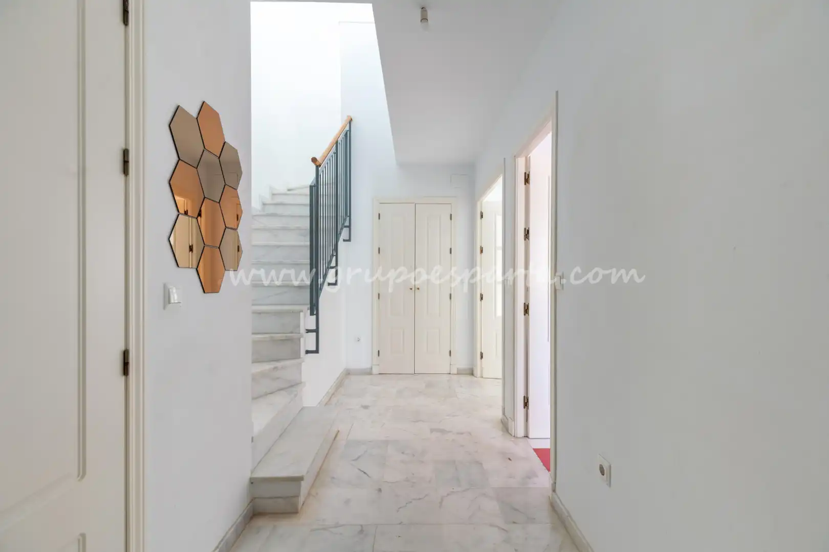 Detached homes for sale in Espartinas  with Air Conditioner, Heating and Oven