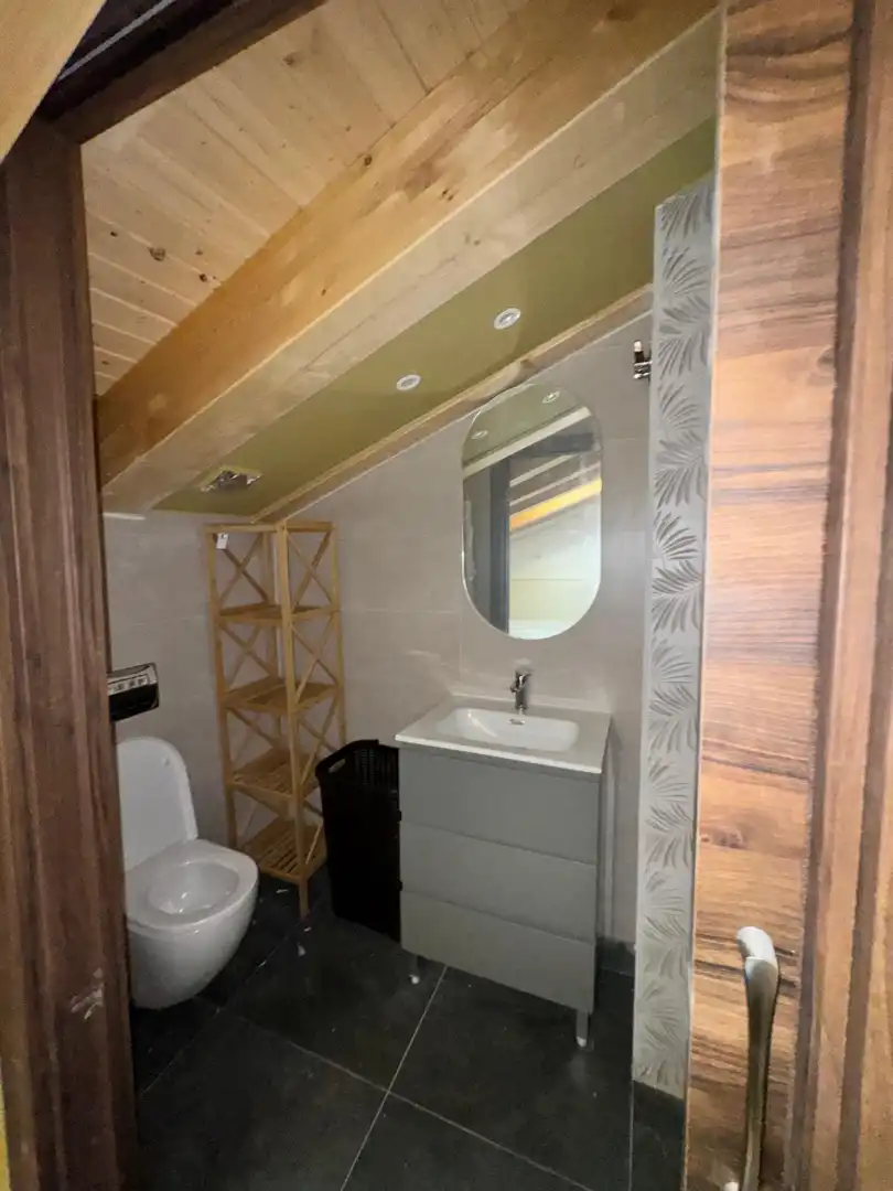 Badezimmer von Dachboden zur Miete in Segovia mit Heizung, Möbliert und Ofen