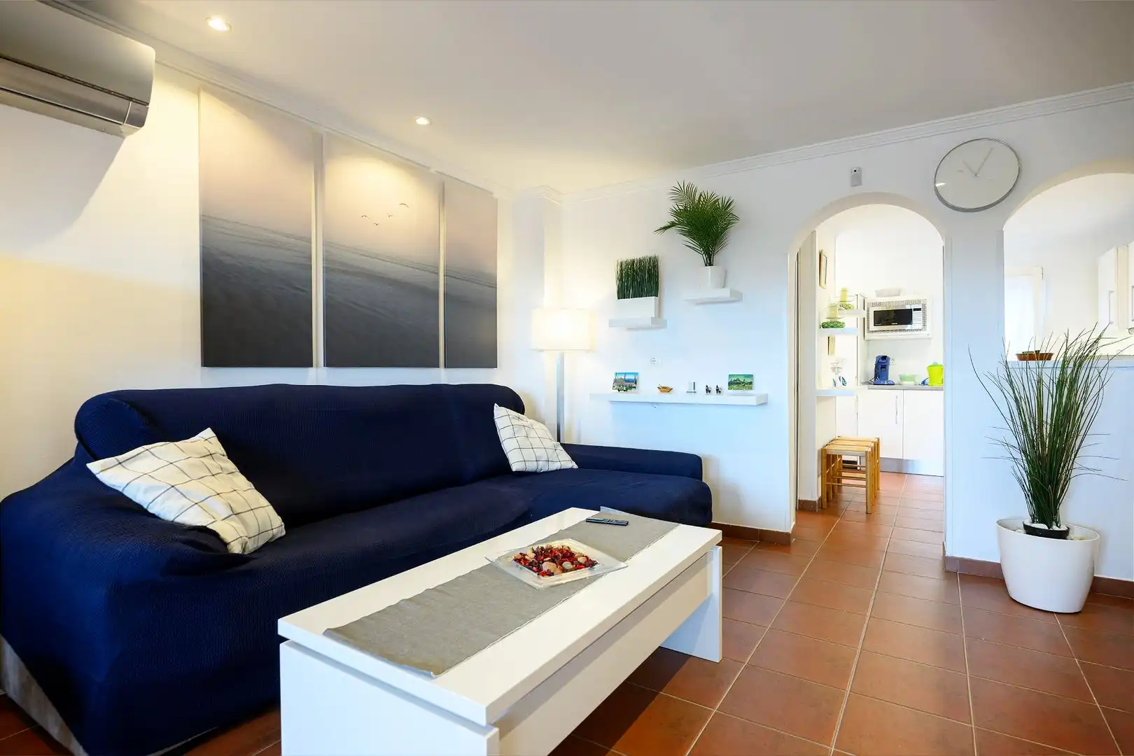 Wohnzimmer von Einfamilien-Reihenhaus zur Miete in San Bartolomé de Tirajana mit Klimaanlage, Privatgarten und Terrasse