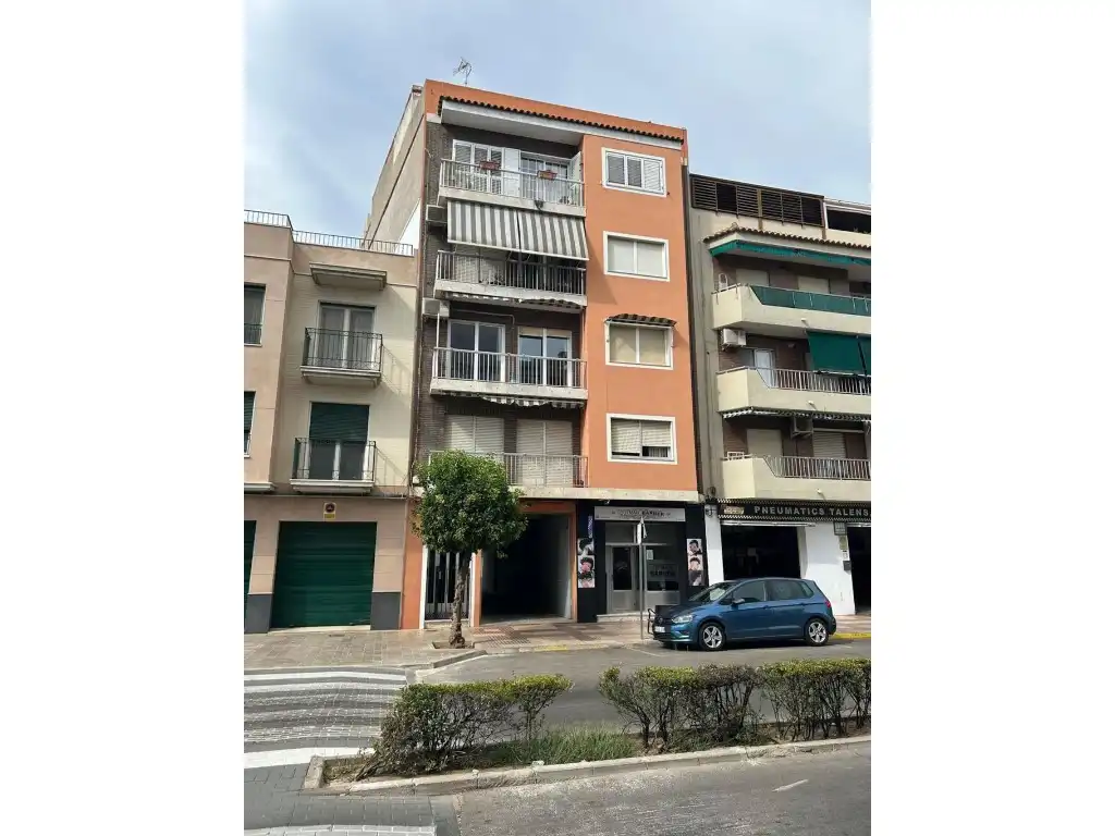 Flat for sale in Carcaixent
