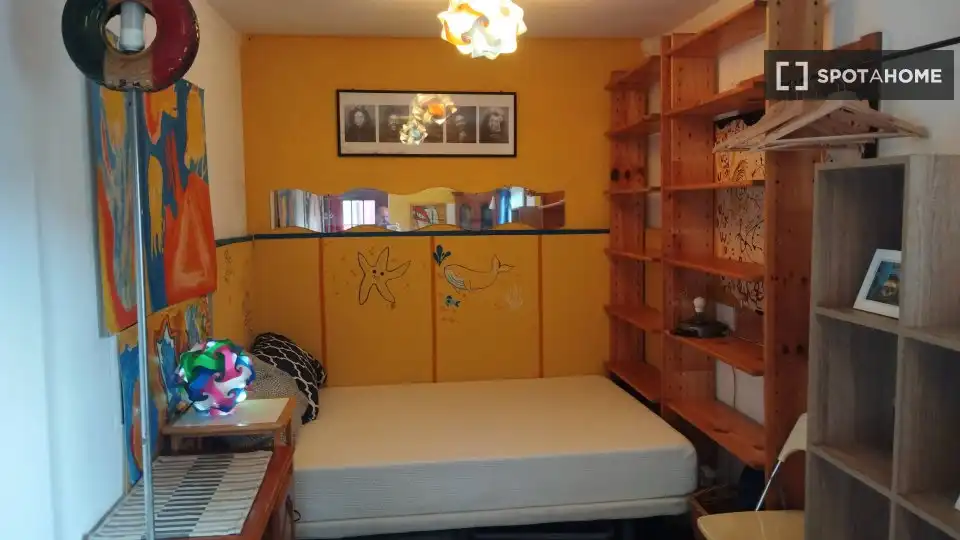 Habitación de Apartamento para compartir en Sant Cebrià de Vallalta con Aire acondicionado, Terraza y Amueblado