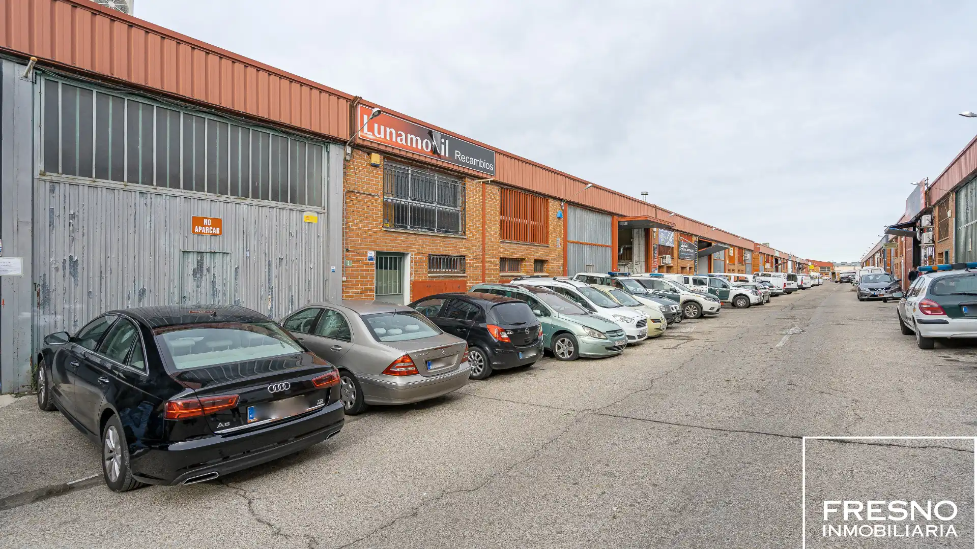 Außenansicht von Fabrikhallen zum Verkauf in Algete