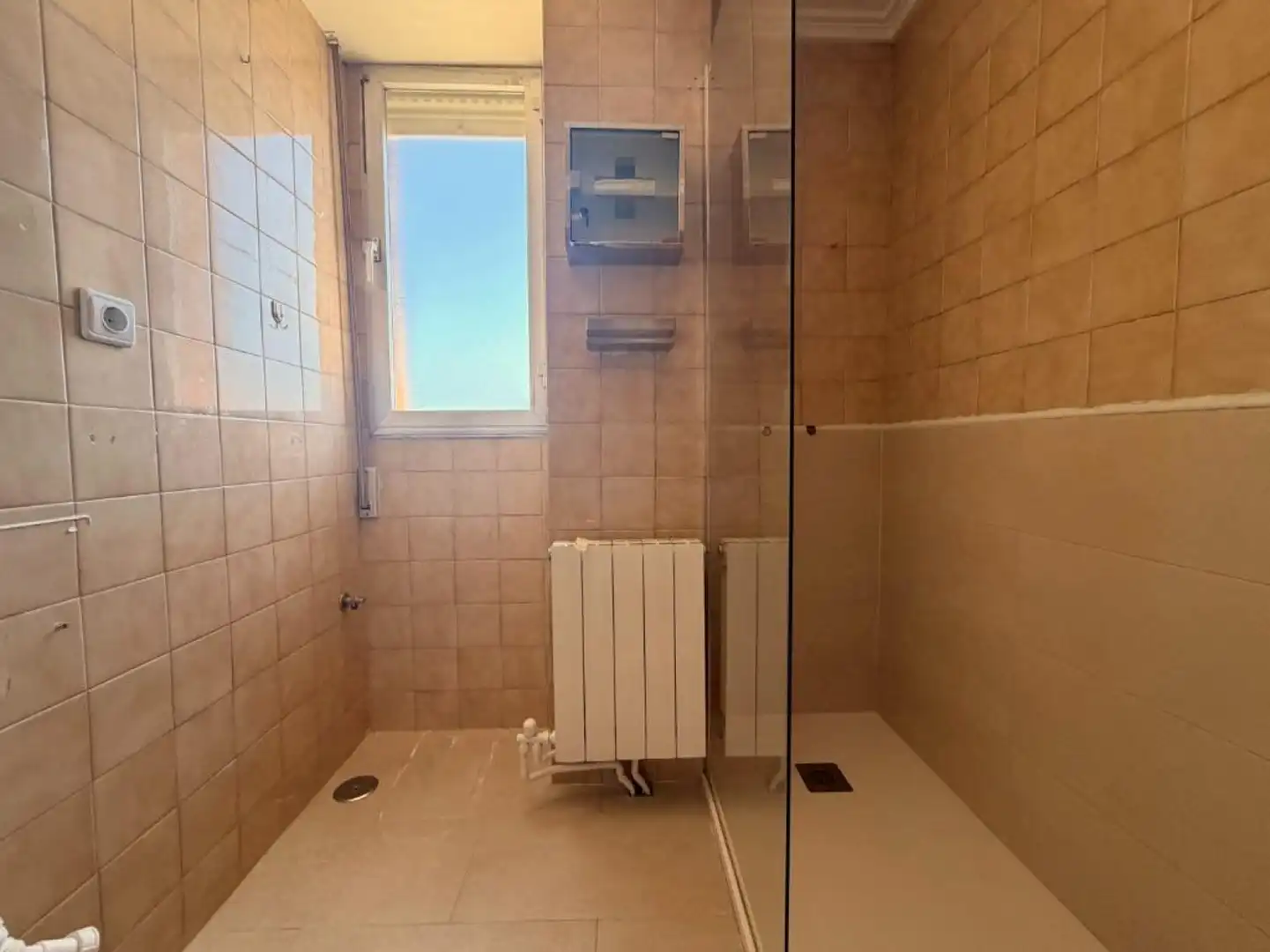 Bany de Pis en venda en Torrelavega  amb Calefacció, Jardí privat i Parquet