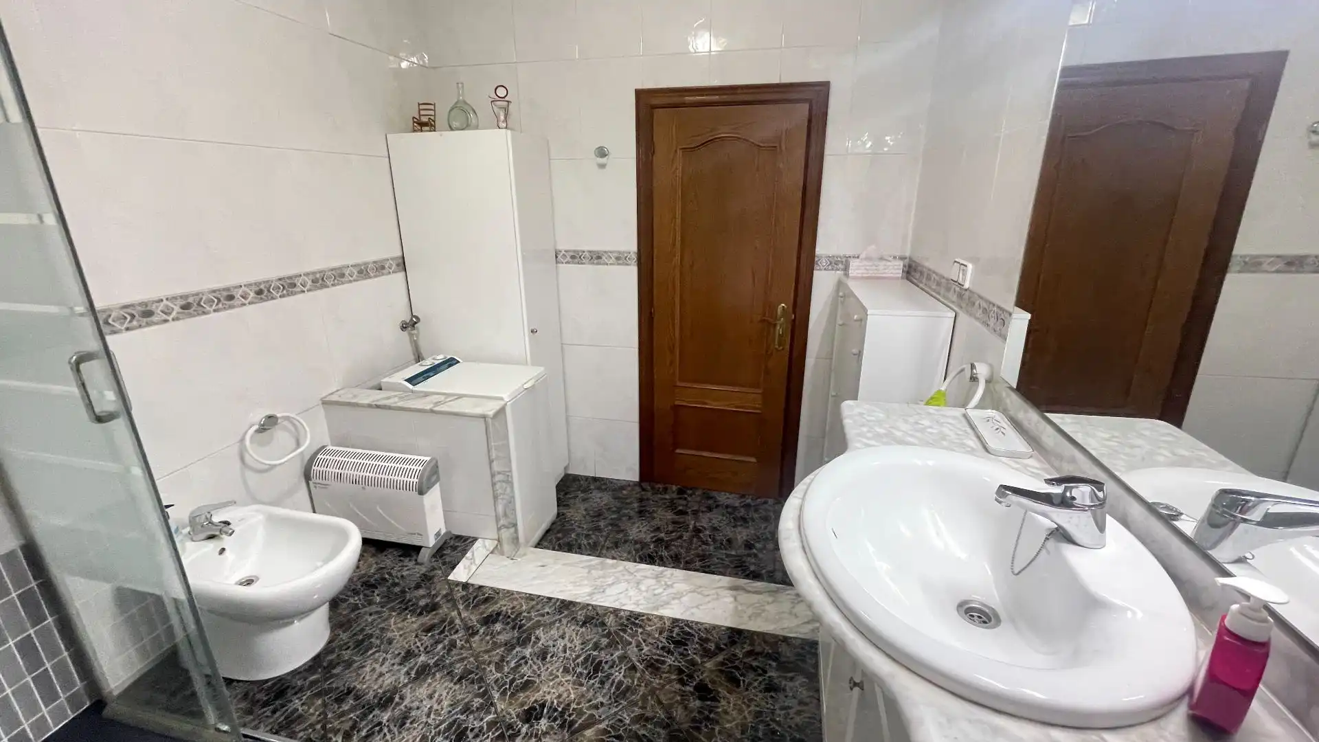 Bany de Pis en venda en Terrassa amb Aire condicionat, Calefacció i Terrassa