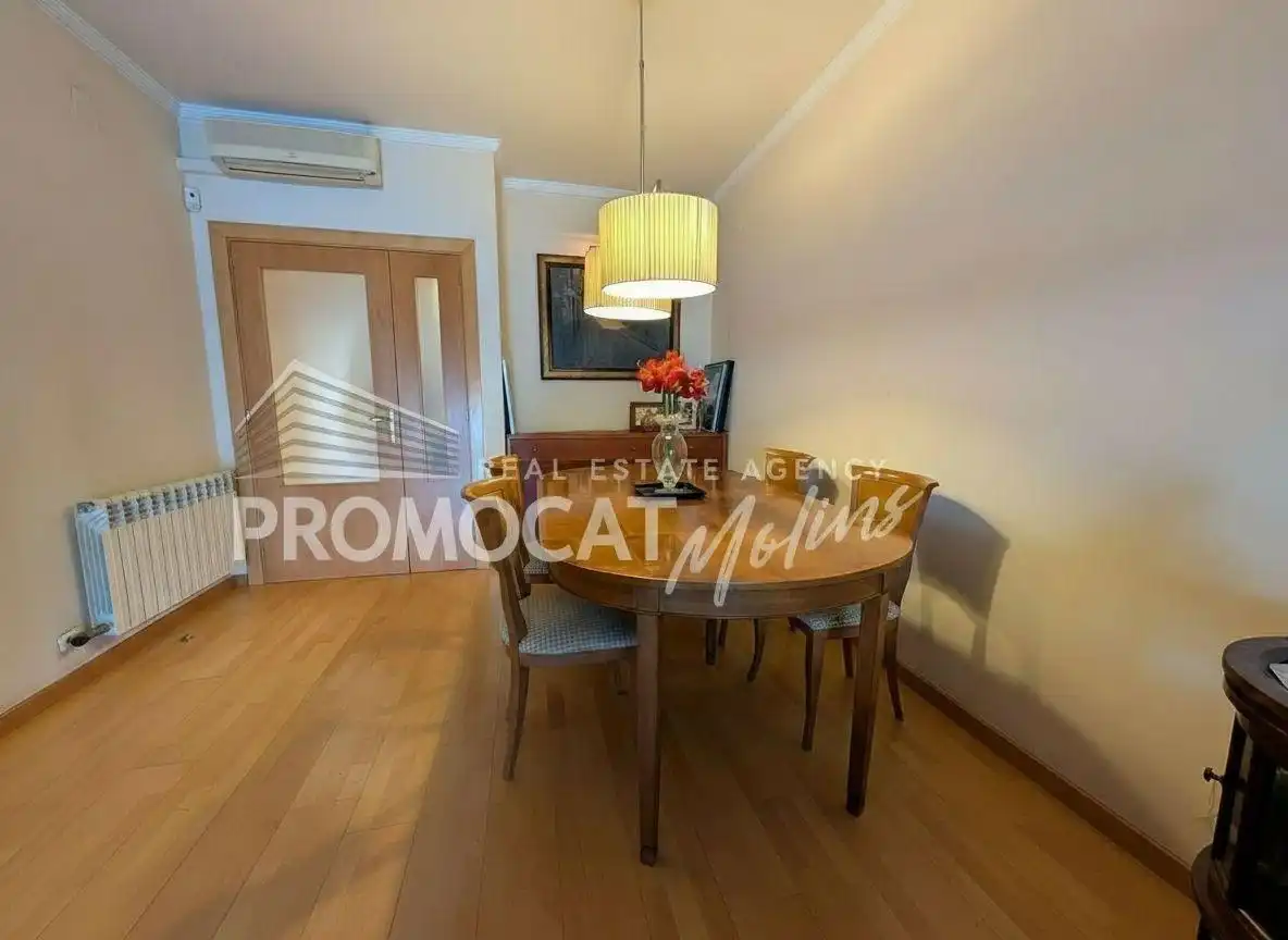 Comedor de Piso en venta en Molins de Rei con Aire acondicionado, Trastero y Piscina comunitaria