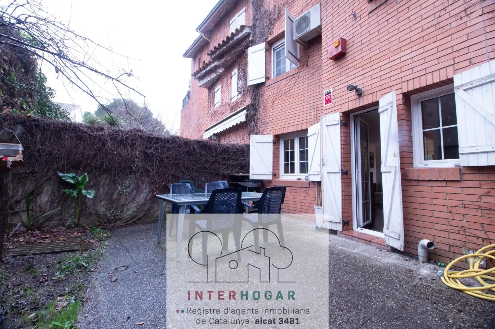 Vista exterior de Casa o xalet en venda en Cerdanyola del Vallès