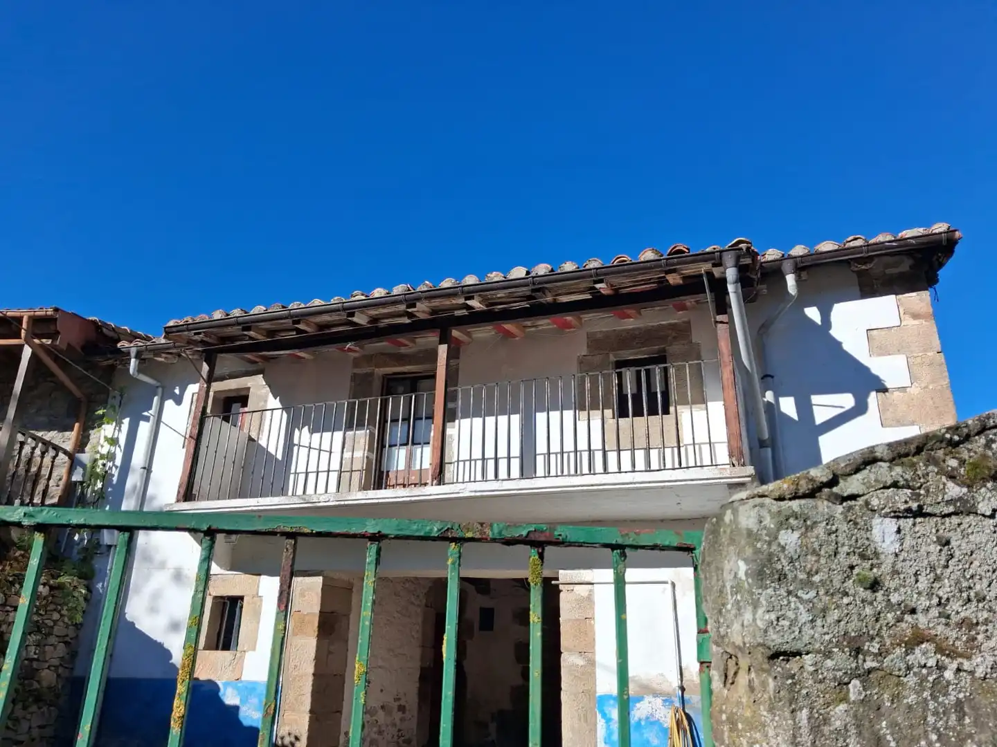 Vista exterior de Casa o xalet en venda en Espinosa de los Monteros amb Jardí privat, Terrassa i Balcó