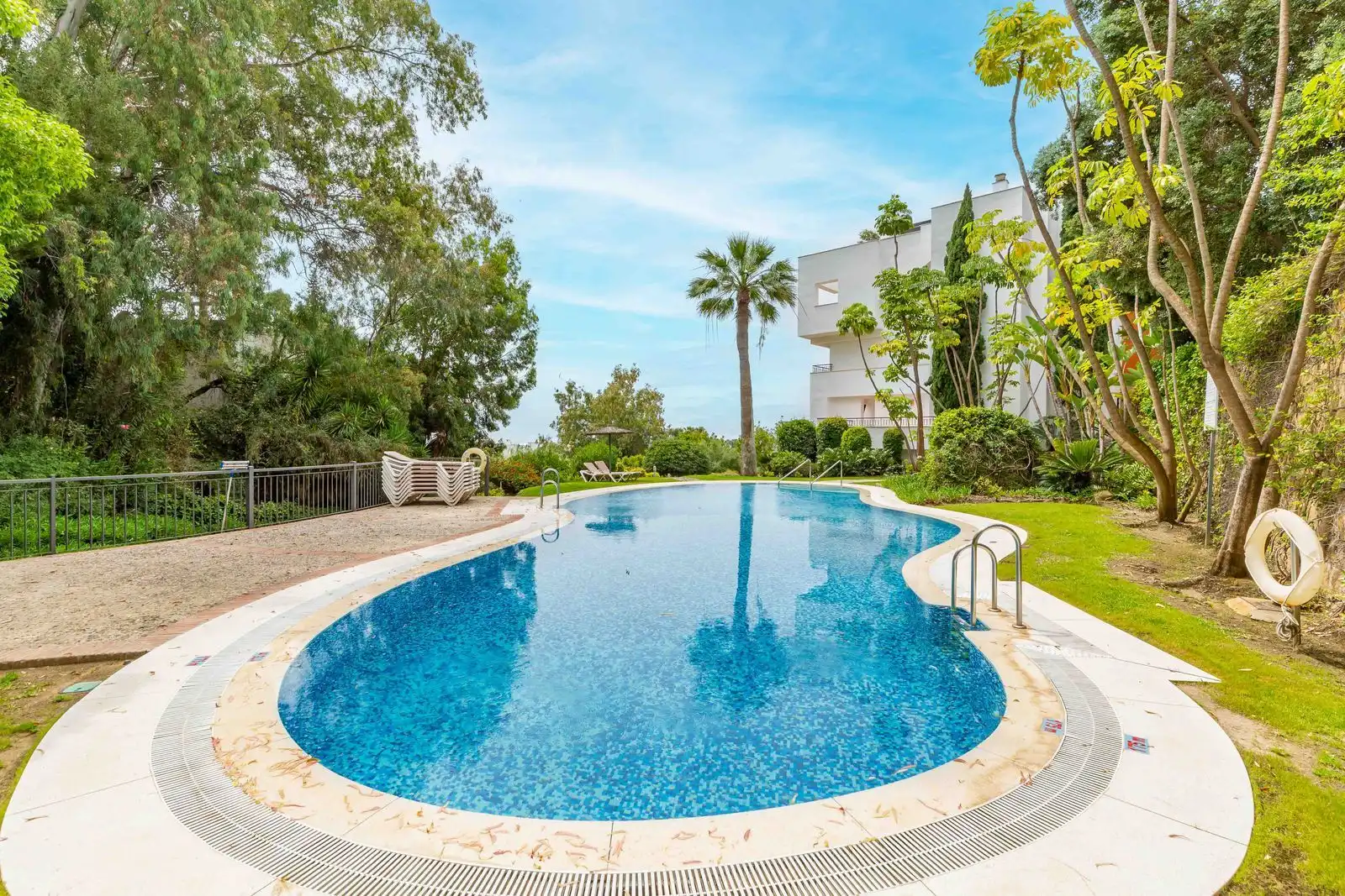 Swimming pool of Duplexes for sale in Benahavís  with Air Conditioner, Terrace and Storage room