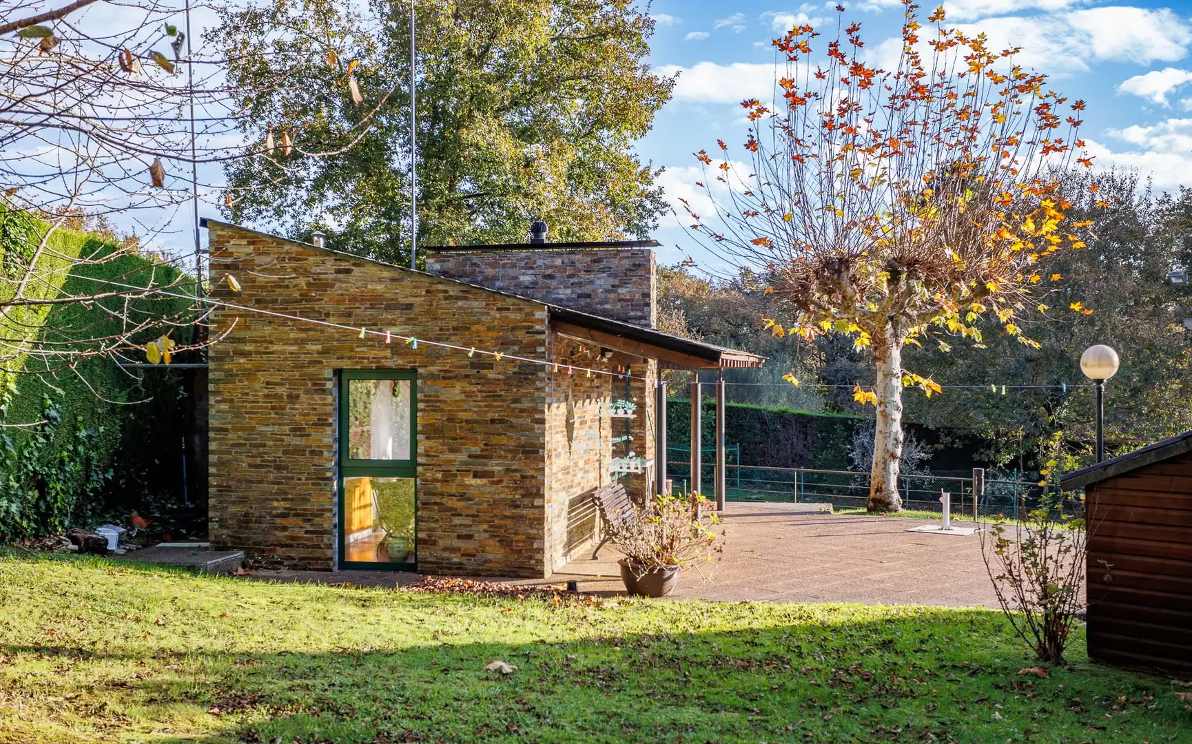 Vista exterior de Casa o xalet en venda en Lugo amb Piscina i Moblat