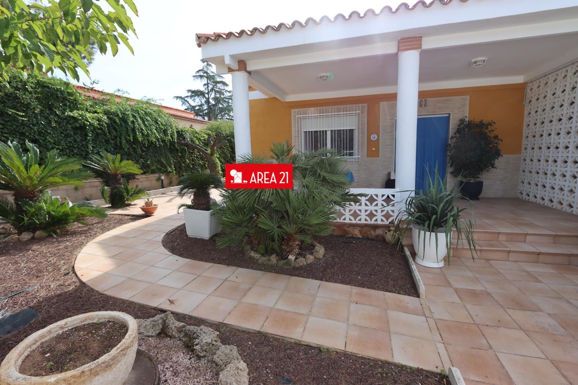 Jardí de Casa o xalet de lloguer en La Pobla de Vallbona amb Aire condicionat, Terrassa i Piscina