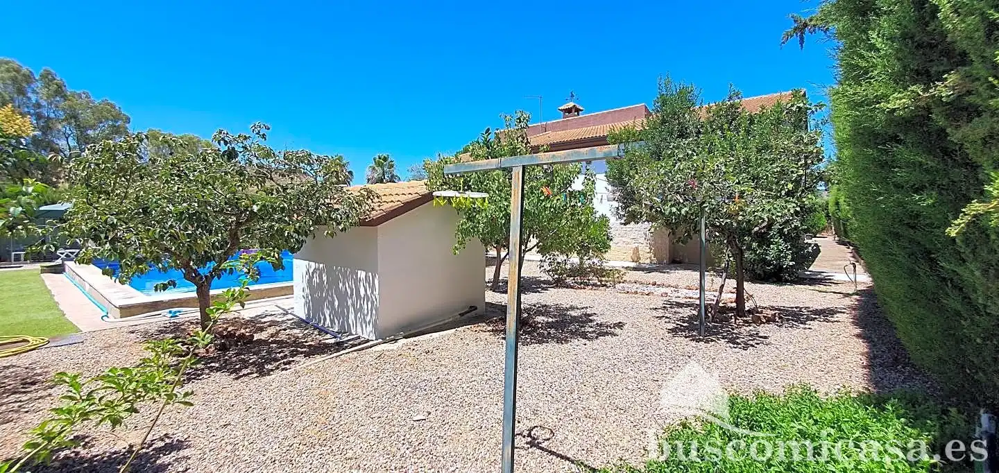 Vista exterior de Casa o xalet en venda en Linares amb Aire condicionat, Calefacció i Jardí privat