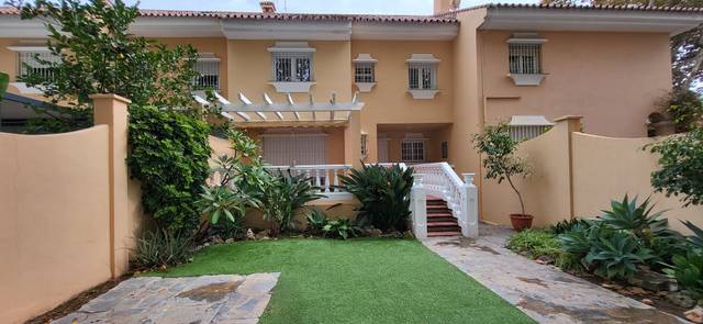 Casa adosada en Alquiler en Calle Ricardo León en Pedregalejo - Morlaco